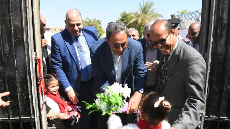 بعد إحلالها وتجديدها.. محافظ قنا يفتتح مدرسة علي خليل للتعليم الأساسي 