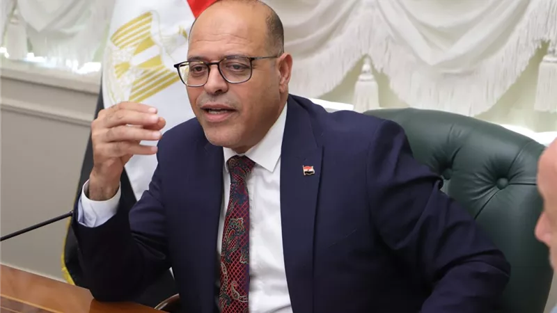 العمل تسلم عقود لذوي الهمم بالقاهرة وتشن حمالات تفتيش بجنوب سيناء