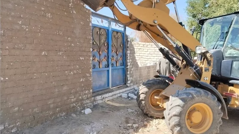 إزالة 9 حالات بناء مخالف خلال حملة مكبرة بمدينة البياضية شمال الأقصر
