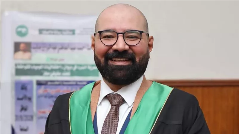 الشاعر أحمد عايد: الجوائز تمنح للأحباب بنظام «شيلني وأشيلك»