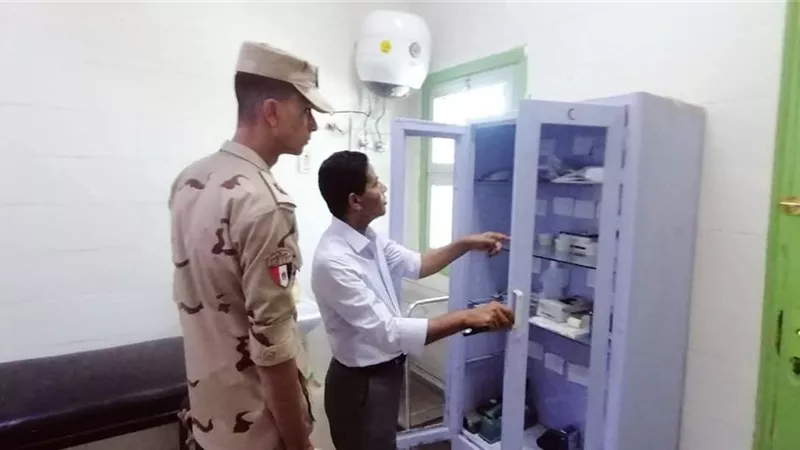وكيل صحة الأقصر يتفقد القافلة الطبية بحاجرى المريس والضبعية