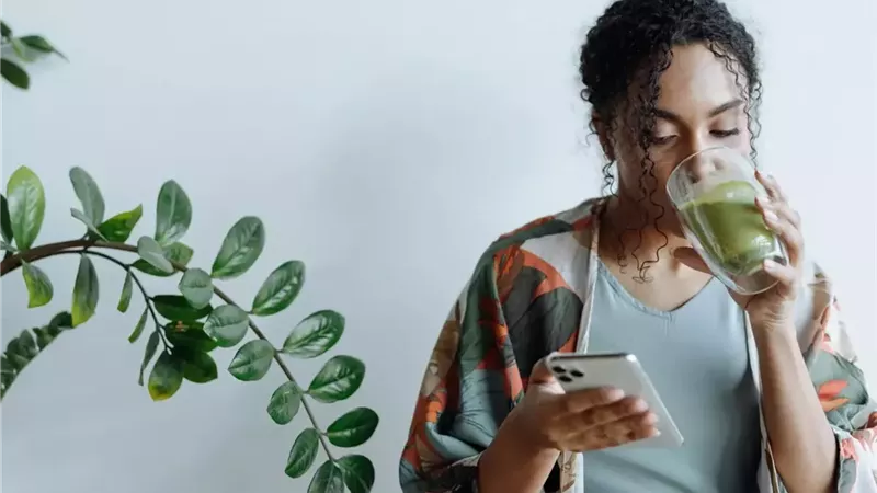 شاي الماتشا للنساء.. فوائد صحية وتأثيره أثناء الحمل