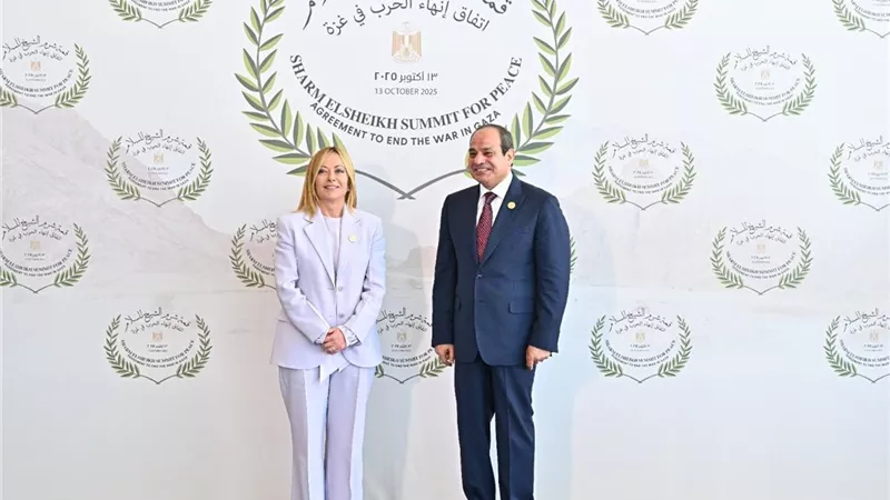 الرئيس السيسي يستقبل جورجيا ميلوني لحضور قمة شرم الشيخ للسلام