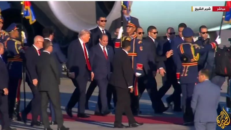 السيسي وترامب يستقلان سيارة الرئاسة الأمريكية إلى قمة شرم الشيخ| فيديو