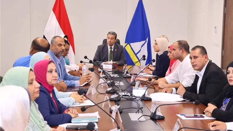 محافظ دمياط يتابع تطورات ملف الهوية البصرية ويشدد على تواجد حملات النظافة