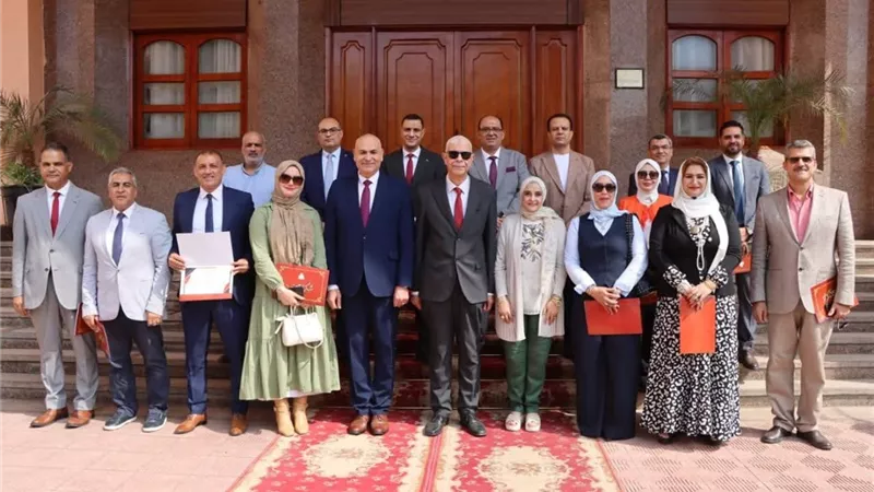 رئيس جامعة المنوفية يكرم منسقي 