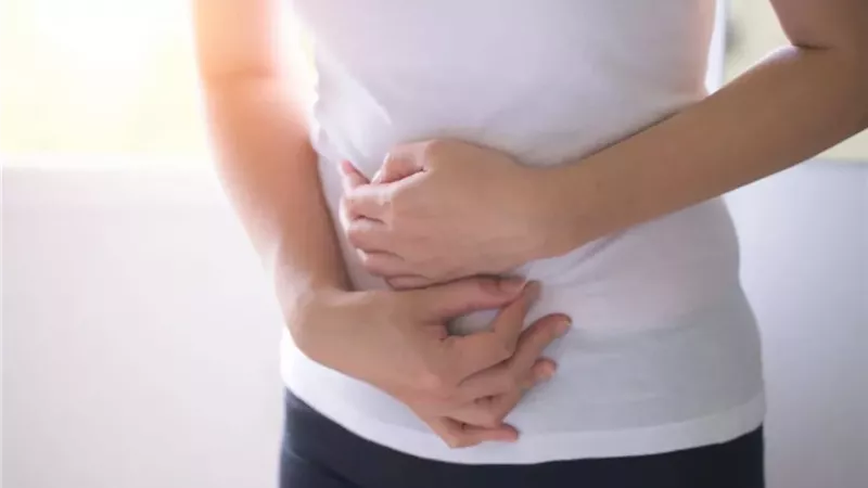 حلول غذائية فعّالة لتخفيف الإمساك المزمن.. تعرف عليها