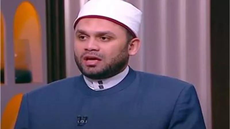 هل الحزن من علامات ضعف الإنسان؟.. أمين الفتوى يجيب