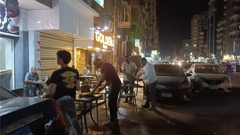 «الأشهر بالشرقية».. حملات مكبرة لرفع الإشغالات من شارع طلبة عويضة | صور