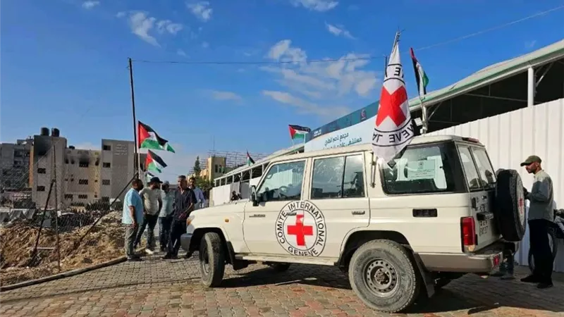 الصليب الأحمر يتسلم جثتي رهينتين إسرائيليتين من حماس