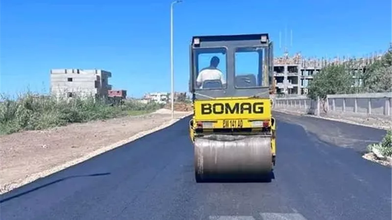 رصف ورفع كفاءة طريق العاشر من رمضان بجنوب بورسعيد 