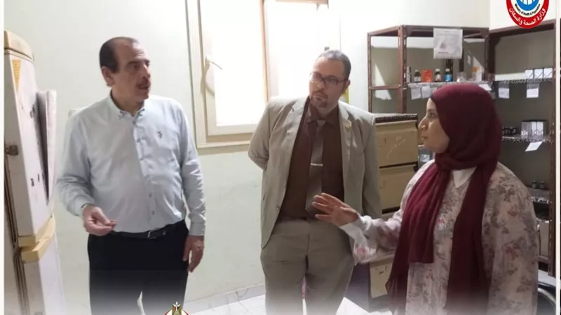 نائب وزير الصحة من الشرقية: توافر الأدوية والمستلزمات الطبية لكافة المرضى | صور