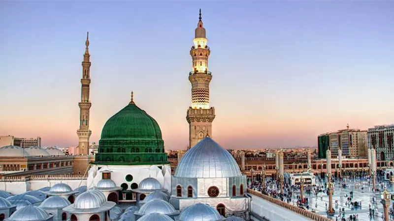حكم زيارة قبر السيدة آمنة بنت وهب أم النبي؟.. الإفتاء تجيب  