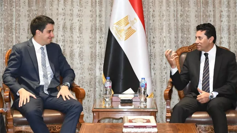وزير الرياضة يلتقي الأمين العام المساعد للأمم المتحدة لشئون الشباب