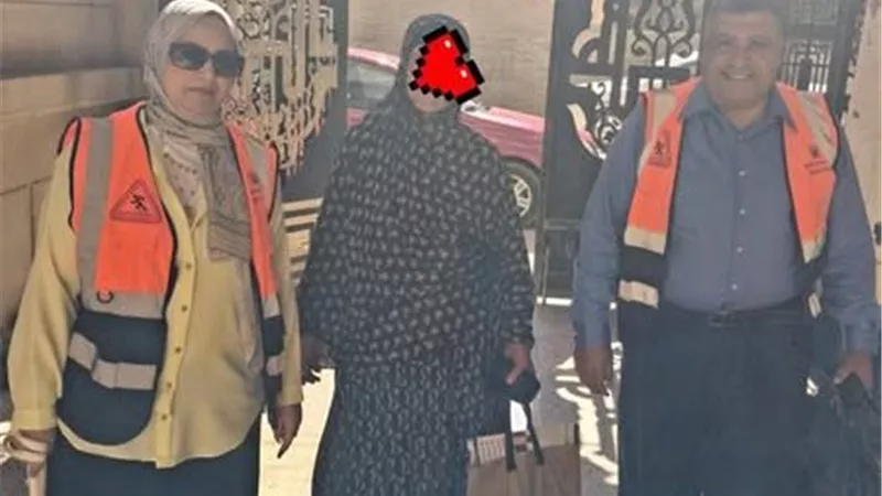 «التدخل السريع» بالغربية ينقذ سيدة بلا مأوى بعد تخلي أبنائها عنها
