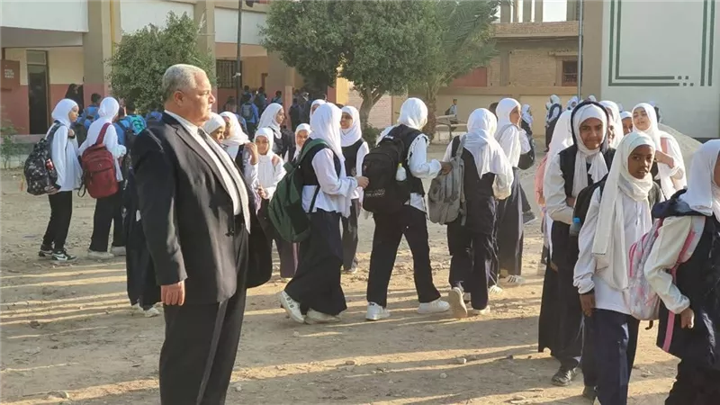 تعليم الجيزة تسم الجدل: الكتب المدرسية للجميع دون شرط المصروفات