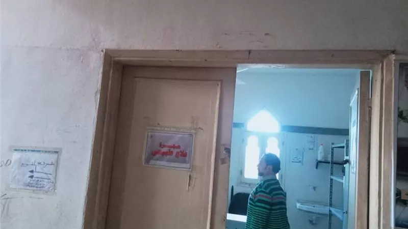 رئيس مدينة كفر الشيخ يتابع عملية صيانة الأعمدة الكهربائية وملفات التصالح والوحدات الصحية