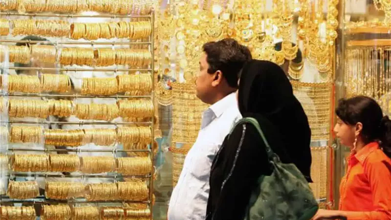 الذهب يقترب من 4200 دولار مدفوعًا بتوترات عالمية.. أرقام