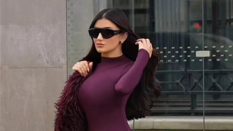 مي عمر بإطلالة جذابة في أحدث ظهور بشوارع باريس