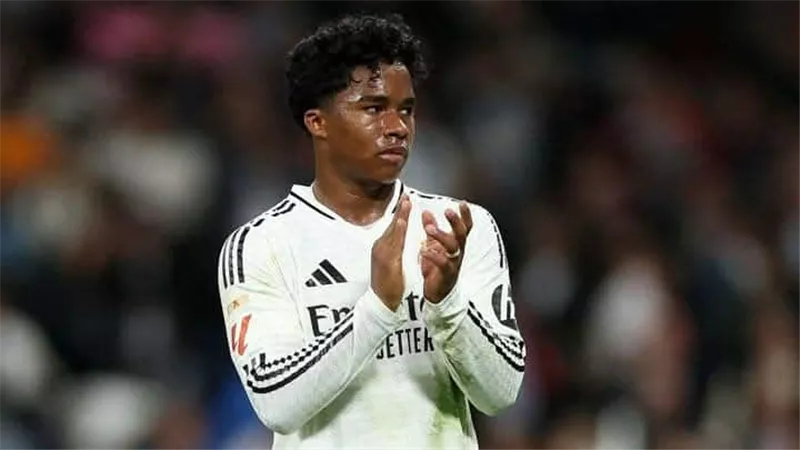 لا يفارق الدكة| باريس سان جيرمان يتحرك لإنقاذ موهبة ريال مدريد