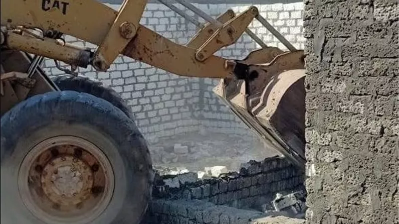 إزالة 9 حالات بناء واسترداد 3 حالات على أراضي زراعية وأملاك الدولة |صور