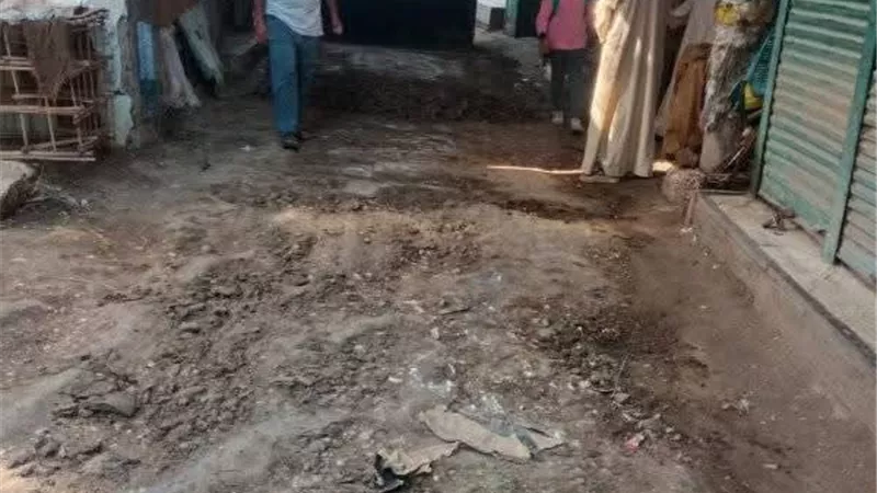 رئيس مركز ومدينة أرمنت يتابع حملة تمهيد الطرق في الأقصر