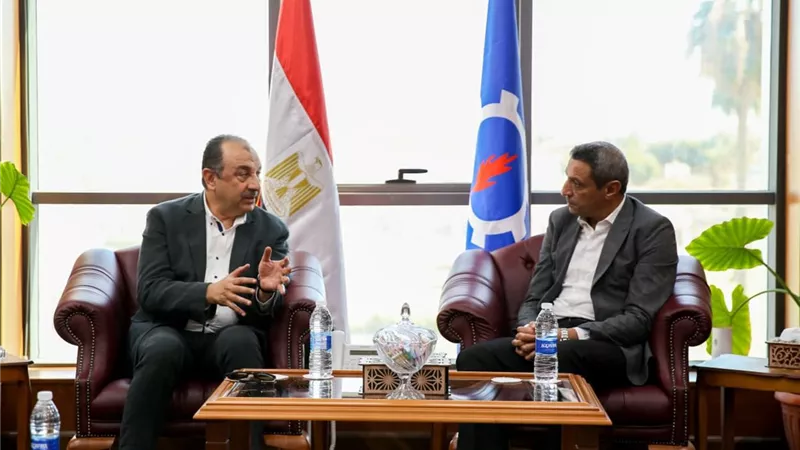 وزير قطاع الأعمال العام يطلق 5 مشروعات جديدة بالسويس