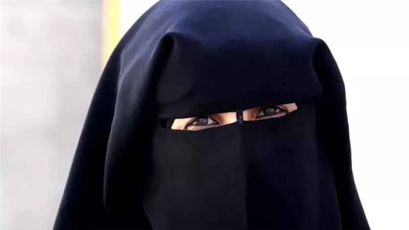 حكم الشهادة على عقد زواج امرأة منتقبة؟ الإفتاء تُجيب 