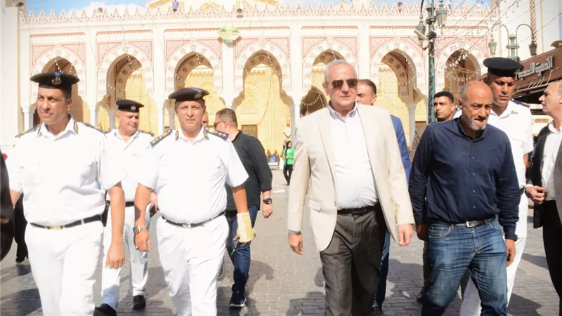 محافظ الغربية في جولة مفاجئة بمحيط السيد البدوي: راحة الزوار مسؤوليتنا 