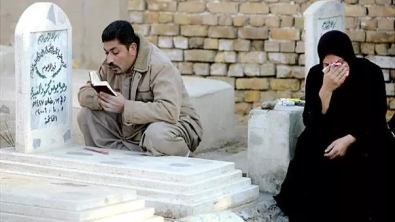ما حكم قراءة القرآن على الموتى ووهْب الثواب لهم؟.. «الإفتاء توضح» 