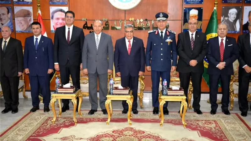 محافظ الدقهلية يستقبل قائد المنطقة الجوية في احتفال عيد القوات الجوية الـ52
