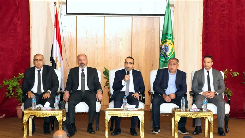 نائب محافظ الإسماعيلية ووكيل هيئة الرقابة الإدارية يشهدان ندوة حول مكافحة الفساد