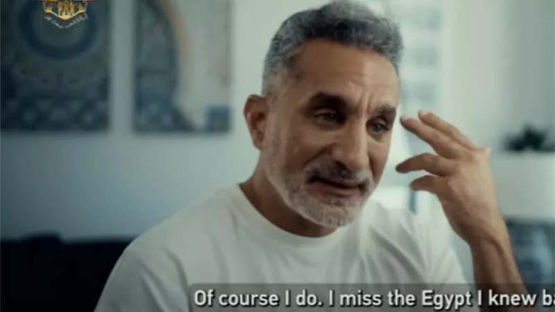 أمي اتشتمت.. باسم يوسف يكشف عن أسوأ قرار لوالدته|فيديو