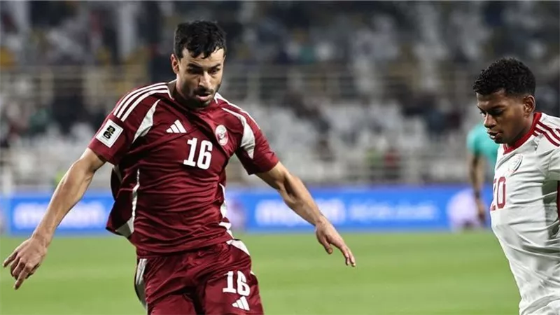 قطر تتعادل سلبيًا أمام الإمارات في الشوط الأول.. العنابي يقترب من الخروج