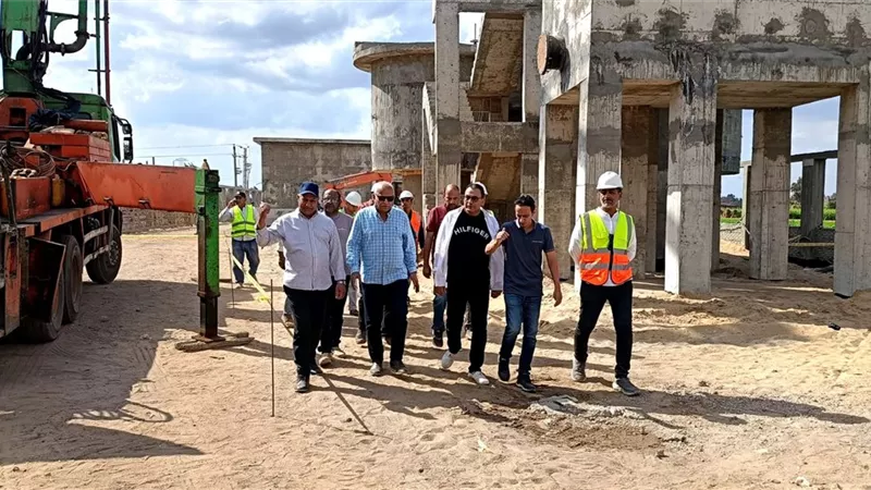 رئيس مياه البحيرة يتابع مشروع إنشاء محطة معالجة صرف صحي نكلا العنب