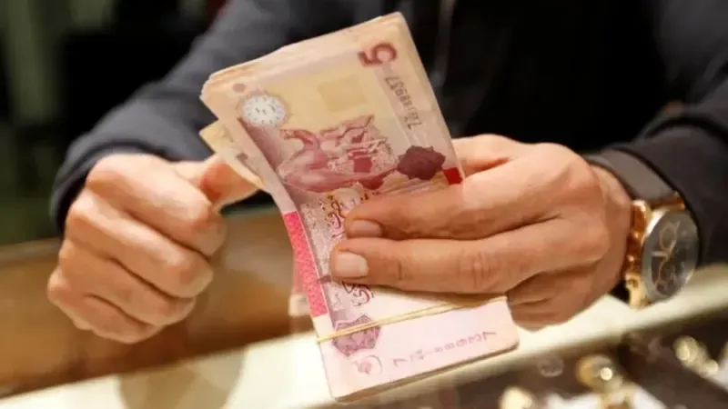 سحب مليارات الدينارات من الأسواق.. ماذا يحدث في ليبيا؟
