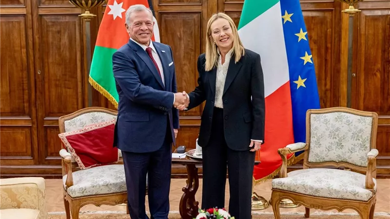 عاهل الأردن وميلوني يؤكدان ضرورة إيصال المساعدات الإنسانية إلى غزة