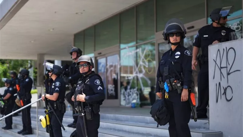 لوس أنجلوس تعلن الطوارئ بسبب «المهاجرين»