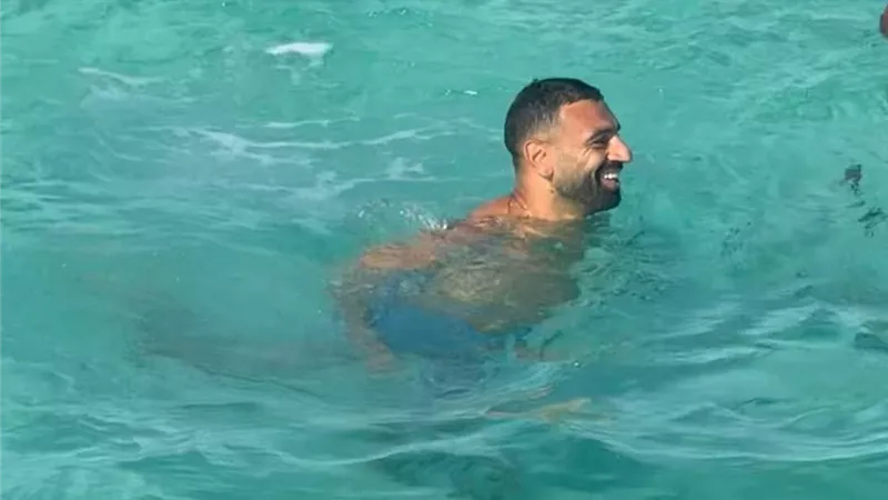 بعد التأهل للمونديال.. سر ظهور محمد صلاح في الغردقة|صور