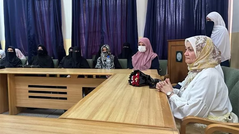 نهلة الصعيدي: المرأة المسلمة شريك أساسي في نهضة الأمة 