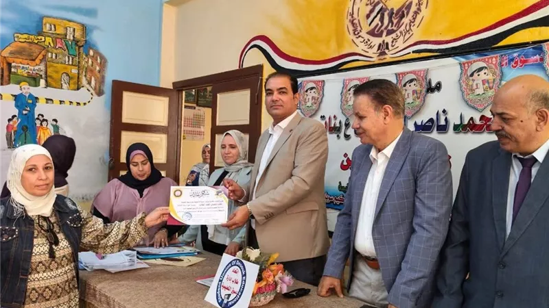   إدارة دسوق التعليمية تكرم المعلمين والطلاب المتميزين |صور