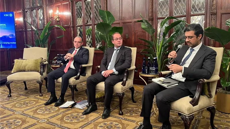 في واشنطن.. رئيس الرقابة المالية يستعرض جهود تطوير القطاع غير المصرفي 