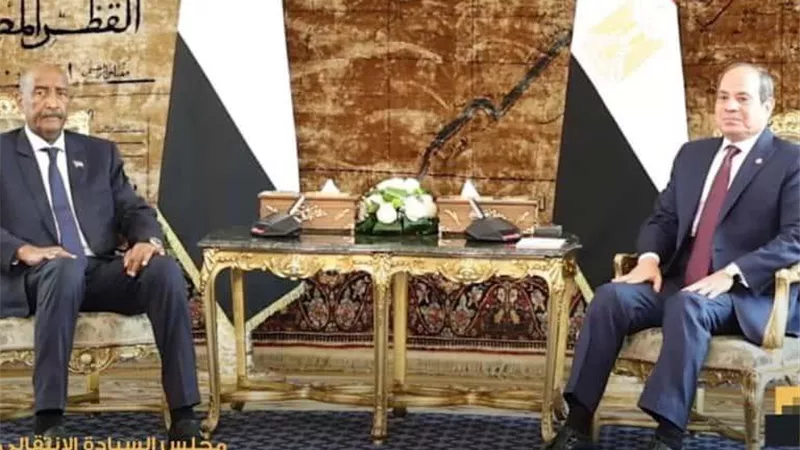 الرئيس السيسي والفريق البرهان يستعرضان تطورات الأوضاع في السودان | صور