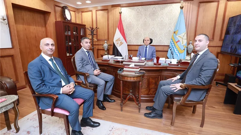 محافظ كفرالشيخ يبحث مع وفد الجهاز القومي لتنظيم الاتصالات عدد من الملفات
