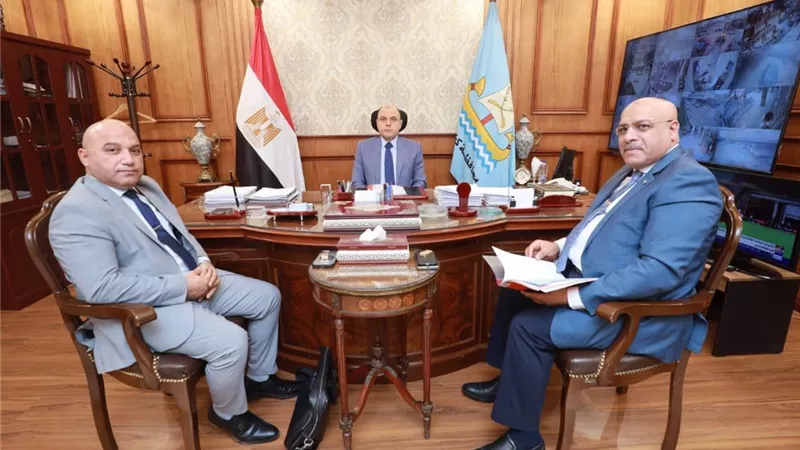 محافظ كفر الشيخ يبحث مع وفد هيئة الاستثمار سبل دعم المشروعات وجذب استثمارات