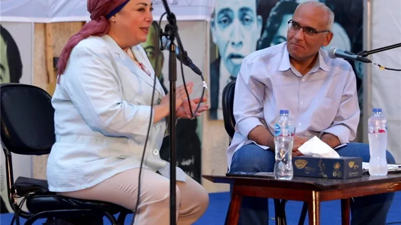  نبيلة حسن: وجّهت طلابي إلى السوشيال ميديا