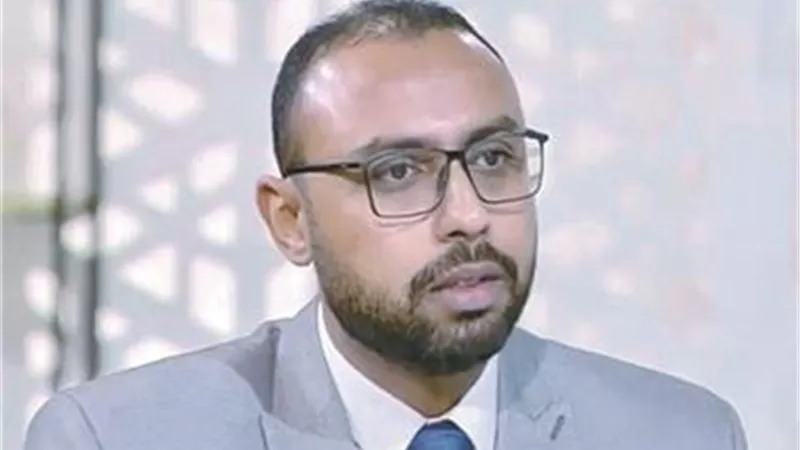خبير اقتصادي: قرار بيع الأراضي بالدولار يؤكد توجه الدولة نحو تنويع مصادر الدخل 	