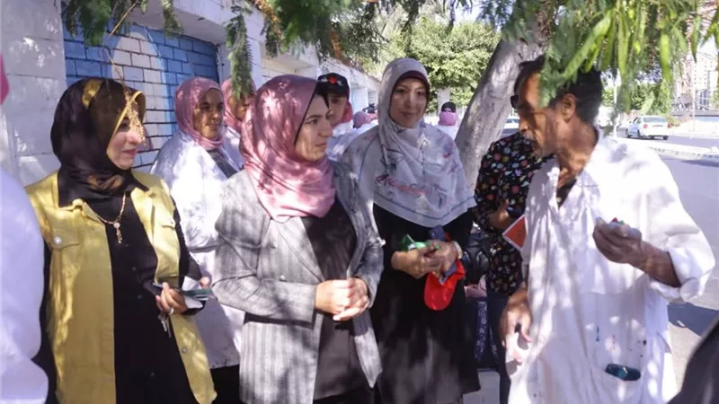 نائب محافظ دمياط تتابع تنفيذ لوحات فنية على سور محطة القطار لتعزيز المظهر الجمالي