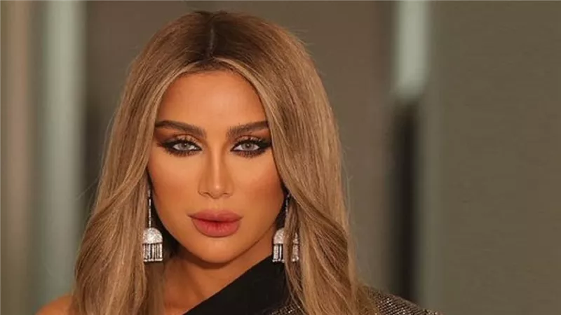 مايا دياب تخطف الأنظار بـ«المايوه والعوامة».. ماذا فعلت؟