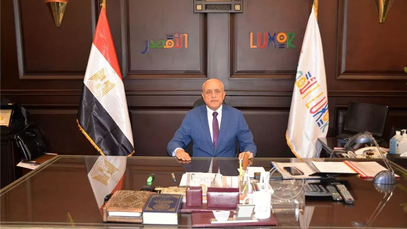 محافظ الأقصر يوجه بالتحفظ على عربة حنطور لمخالفتها القواعد